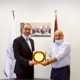 Bethlehem Chamber of Commerce and Industry held a meeting with the Palestinian Banking Corporation