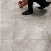 غرفة تجارة وصناعة محافظة بيت لحم تباشر بتوزيع إشارات توعوية للمحلات التجارية في المحافظة