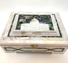Plain Sanctuary box with a Qur'an