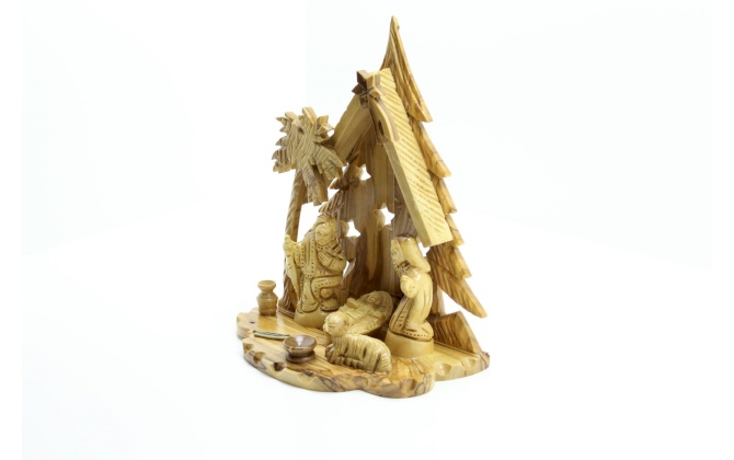 مغارة شجرة وسط