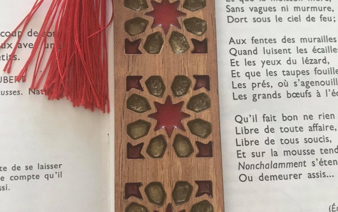 فواصل خشبية للكتب