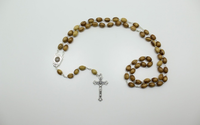 مسبحة 7*9 خرز بيضاوي مع قلب تراب