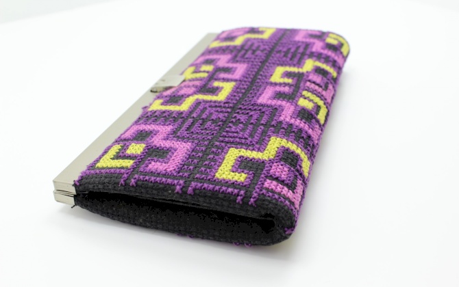 محفظة مطرز كبس