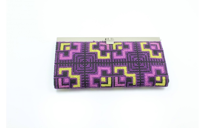 محفظة مطرز كبس