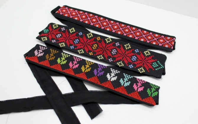 Embroidered head pendana