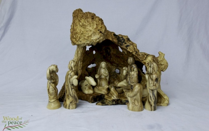 مغارة مع طقم الميلاد