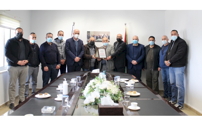 The National Action Factions in Beit Jala honor Bethlehem Chamber of Commerce and Industry for its achievements in Confronting the Coronavirus outbreak 