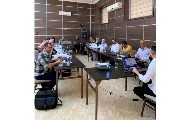 A graphic design and photoshop training was carried out for the coordinators of vocational and technical training units in the Palestinian Chambers of Commerce, Industry and Agriculture, with the support of Cologne Chamber of Crafts project at the headqua