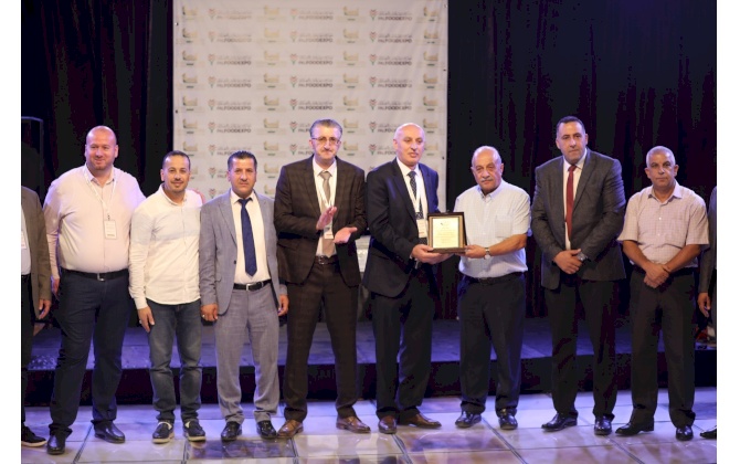 Bethlehem Chamber of Commerce and Industry honors the participants in the Palestine Food Exhibition