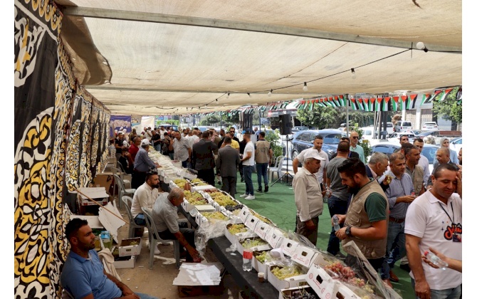 افتتاح سوق العنب والمنتجات النسوية الرابع في مدينة الخضر