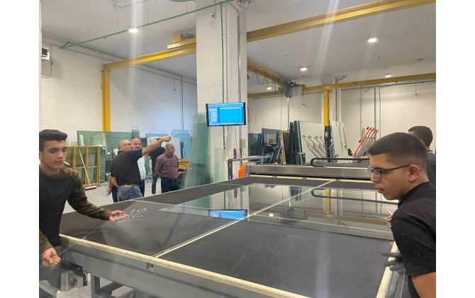 Bethlehem Chamber of Commerce and Industry organizes a visit to the Brother Tempered Glass Company