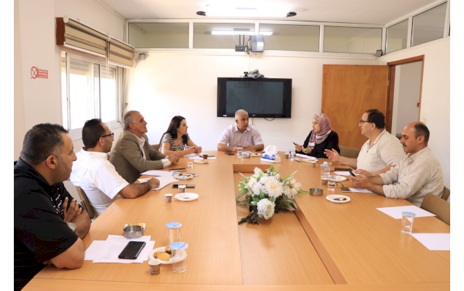 Bethlehem Chamber of Commerce and Industry initiated the preliminary preparations for the Fifth market for grapes and women's products