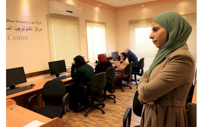 Bethlehem Chamber of Commerce and Industry and the Female Workforce Unit of the Ministry of Awqaf concluded a training on the basics and skills of computer use