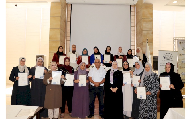 غرفة تجارة وصناعة محافظة بيت لحم تُخرّج كوكبة من السيدات الرياديات وتمنحهنَّ عضويات رسمية في الغرفة