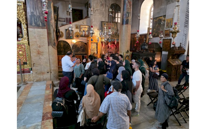 استقبال وفد زائر من الداخل الفلسطيني في محافظة بيت لحم دعماً للاقتصاد المحلي والسياحة