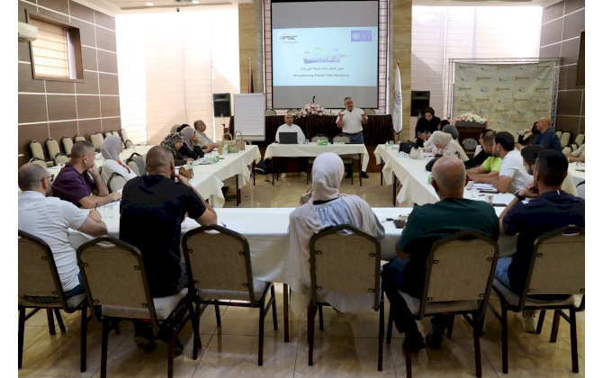 غرفة تجارة وصناعة محافظة بيت لحم تفتتح المرحلة الأولى من التدريب المتخصص في الاستيراد والتصدير والتخليص الجمركي