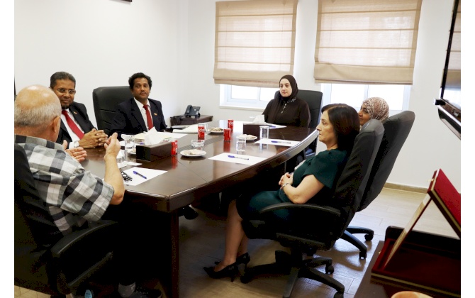 رئيس غرفة تجارة وصناعة محافظة بيت لحم والسفير السريلانكي يناقشان سُبل التعاون في مجالات التدريب والمعارض التجارية