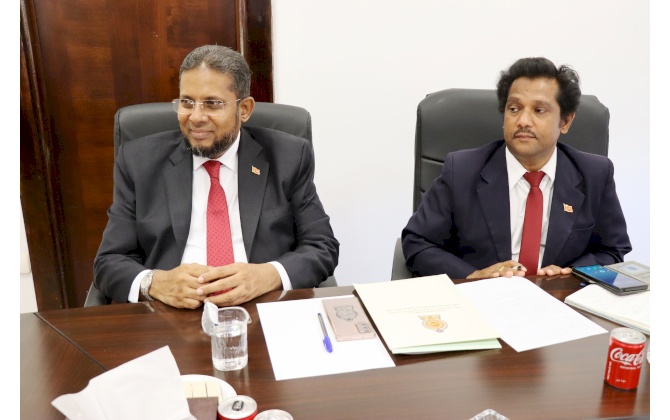 رئيس غرفة تجارة وصناعة محافظة بيت لحم والسفير السريلانكي يناقشان سُبل التعاون في مجالات التدريب والمعارض التجارية