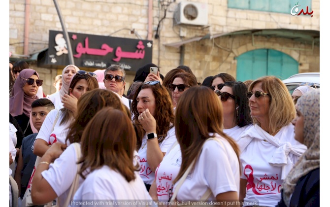 غرفة تجارة وصناعة محافظة بيت لحم تُنظم فعالية "ماراثون أكتوبر الوردي" في ساحة المهد