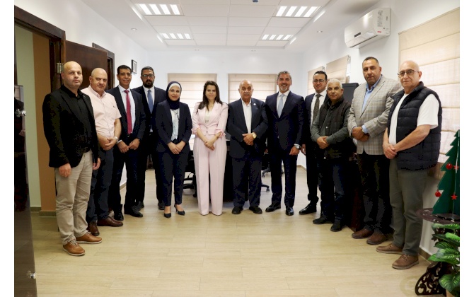 غرفة تجارة وصناعة محافظة بيت لحم تستقبل وفداً من بنك فلسطين لبحث تعزيز التعاون ودعم التنمية الاقتصادية.