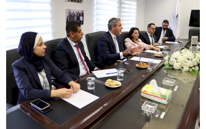 غرفة تجارة وصناعة محافظة بيت لحم تستقبل وفداً من بنك فلسطين لبحث تعزيز التعاون ودعم التنمية الاقتصادية.