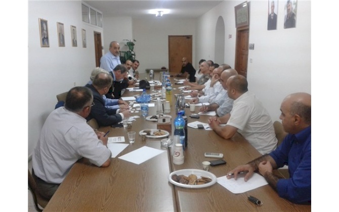 لقاء يجمع رجال اعمال مع رئيس مؤسسة بيت لحم- باث البريطانية في مقر غرفة تجارة و صناعة محافظة بيت لحم