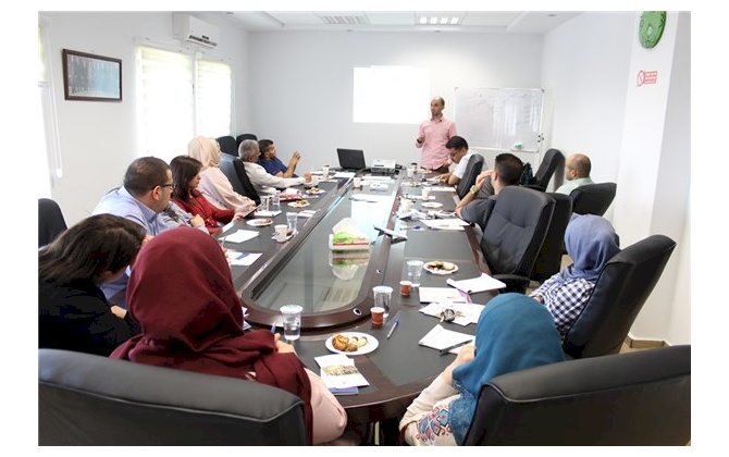 غرفة تجارة وصناعة محافظة بيت لحم تختتم دورة تدريبية بعنوان"إجراءات النقل وإدارة عملية التخليص الجمركي"