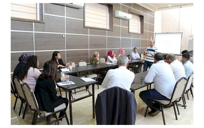 غرفة تجارة وصناعة محافظة بيت لحم تختتم دورة تدريبية بعنوان"إجراءات النقل وإدارة عملية التخليص الجمركي"